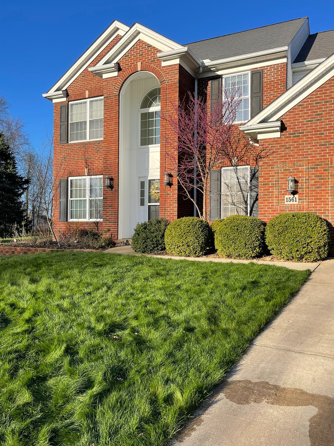 Top Rated Brick Home Pressure Washing & Retaining Wall Cleaning 